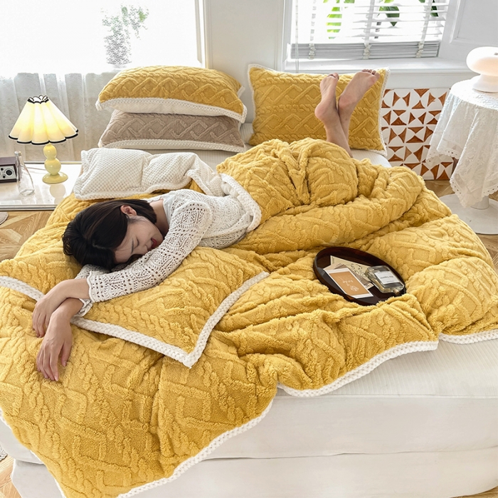 91家纺网 家纺一手货源 找家纺 新月家纺 2022新款塔芙绒多功能被套毯 姜黄