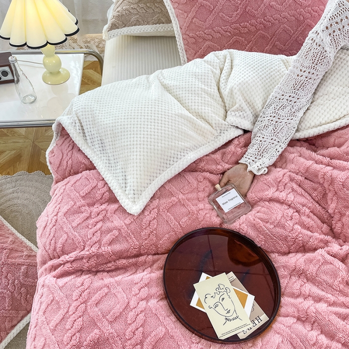 91家纺网 家纺一手货源 找家纺 新月家纺 2022新款塔芙绒多功能被套毯 桃粉