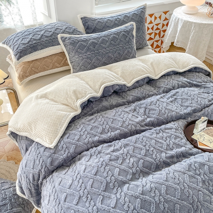 91家纺网 家纺一手货源 找家纺 新月家纺 2022新款塔芙绒多功能被套毯 雾兰