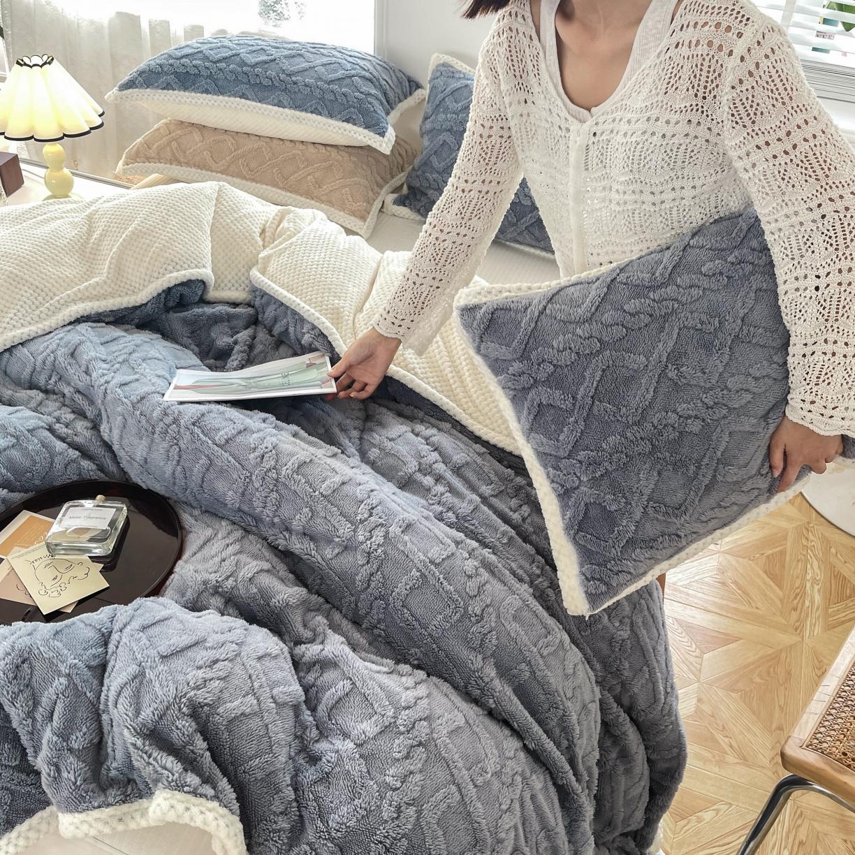 91家纺网 家纺一手货源 找家纺 新月家纺 2022新款塔芙绒多功能被套毯 雾兰
