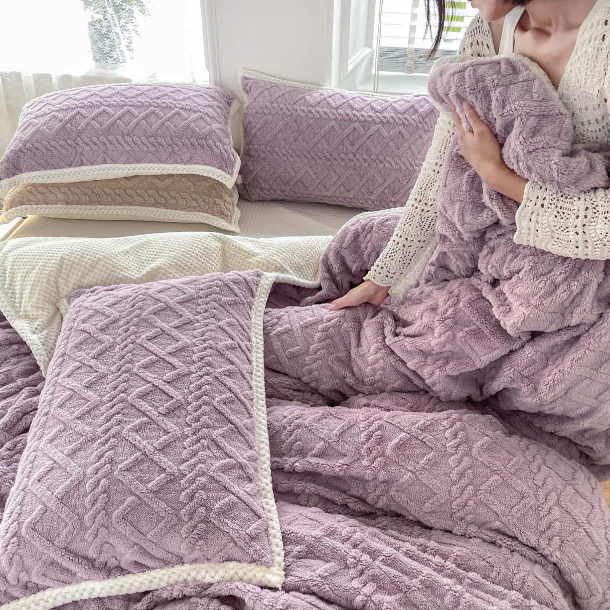 91家纺网 家纺一手货源 找家纺 新月家纺 2022新款塔芙绒多功能被套毯 芋紫