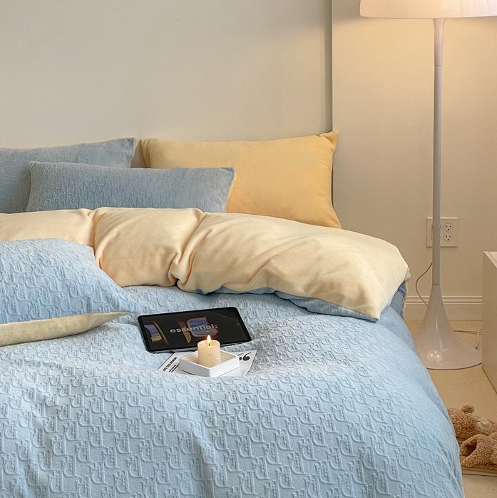 91家纺网 家纺一手货源 找家纺 潘朵拉 2023新款直播爆款撞色牛奶绒提花四件套 梦境-蓝黄