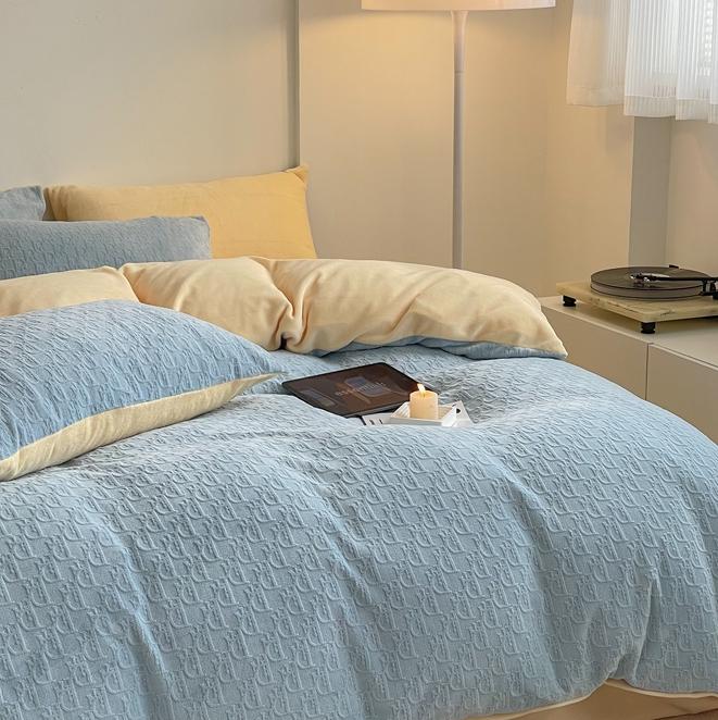 91家纺网 家纺一手货源 找家纺 潘朵拉 2023新款直播爆款撞色牛奶绒提花四件套 梦境-蓝黄