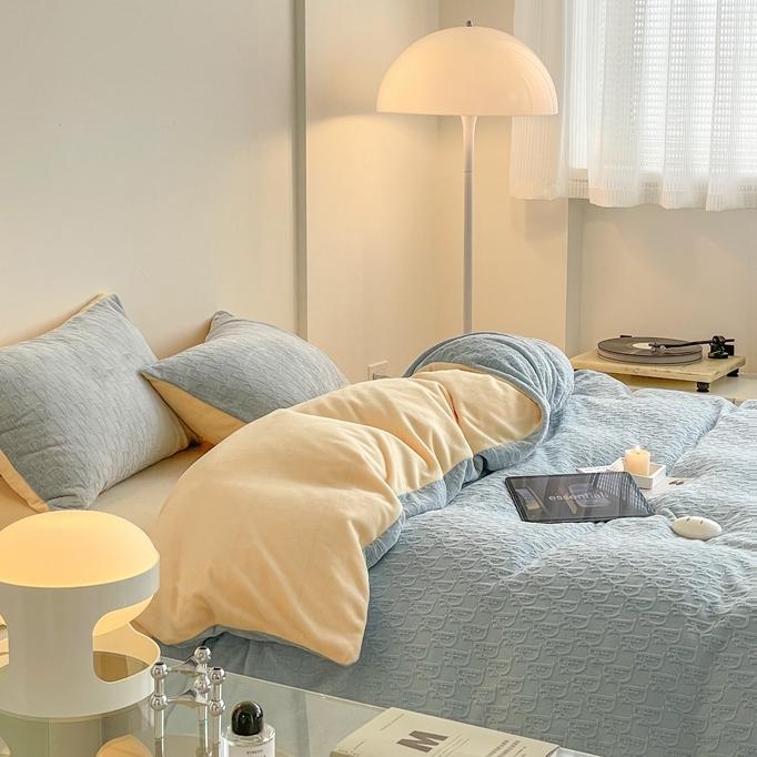 91家纺网 家纺一手货源 找家纺 潘朵拉 2023新款直播爆款撞色牛奶绒提花四件套 梦境-蓝黄