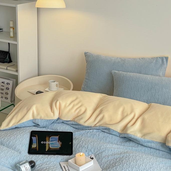 91家纺网 家纺一手货源 找家纺 潘朵拉 2023新款直播爆款撞色牛奶绒提花四件套 梦境-蓝黄