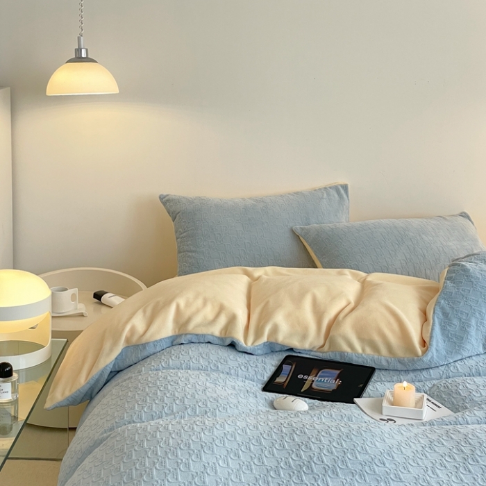 91家纺网 家纺一手货源 找家纺 潘朵拉 2023新款直播爆款撞色牛奶绒提花四件套 梦境-蓝黄