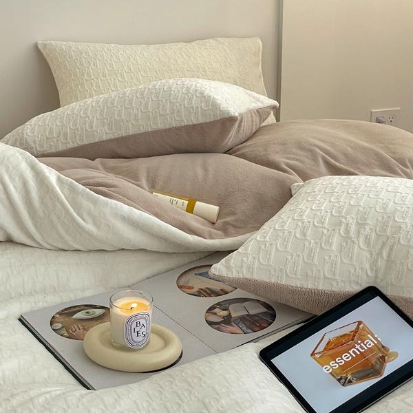 91家纺网 家纺一手货源 找家纺 潘朵拉 2023新款直播爆款撞色牛奶绒提花四件套 梦境-米咖