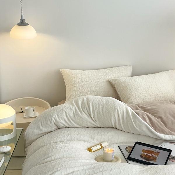 91家纺网 家纺一手货源 找家纺 潘朵拉 2023新款直播爆款撞色牛奶绒提花四件套 梦境-米咖