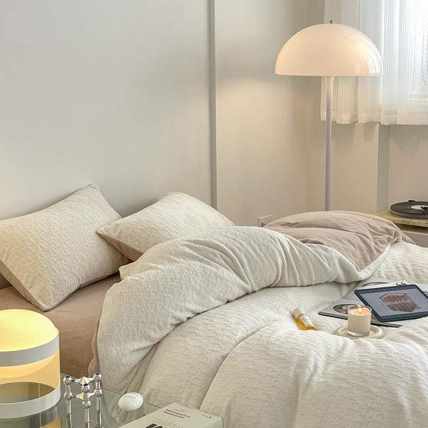 91家纺网 家纺一手货源 找家纺 潘朵拉 2023新款直播爆款撞色牛奶绒提花四件套 梦境-米咖