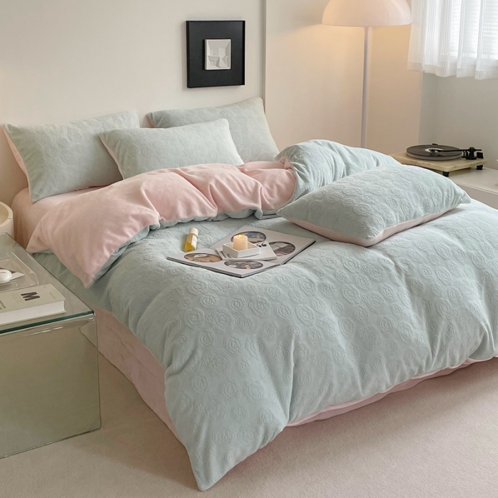 91家纺网 家纺一手货源 找家纺 潘朵拉 2023新款直播爆款撞色牛奶绒提花四件套山茶花-绿粉