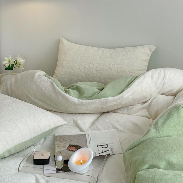 91家纺网 家纺一手货源 找家纺 潘朵拉 2023新款直播爆款撞色牛奶绒提花四件套山茶花-奶绿