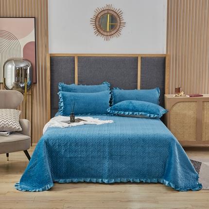 91家纺网 家纺一手货源 找家纺 佳梦家纺 2022新款牛奶绒纯色小花边床盖 蓝色
