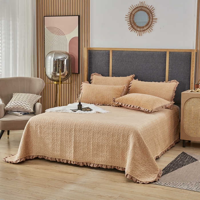 91家纺网 家纺一手货源 找家纺 （总）佳梦家纺 2022新款牛奶绒纯色小花边床盖