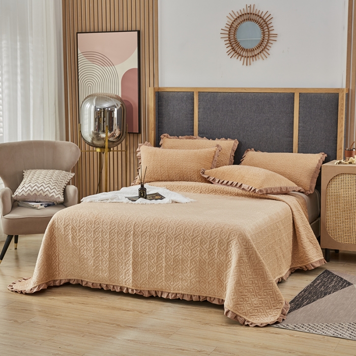 91家纺网 家纺一手货源 找家纺 （总）佳梦家纺 2022新款牛奶绒纯色小花边床盖