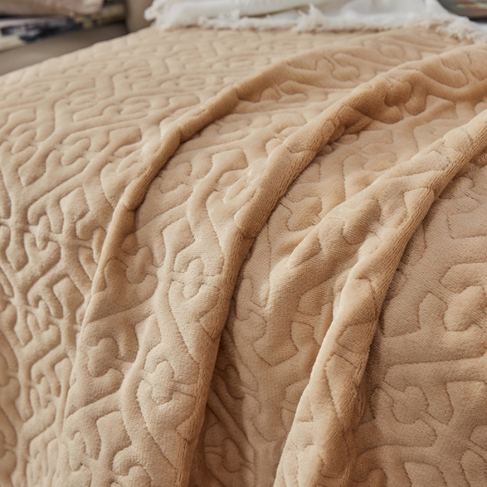 91家纺网 家纺一手货源 找家纺 （总）佳梦家纺 2022新款牛奶绒纯色小花边床盖