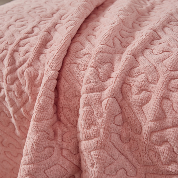 91家纺网 家纺一手货源 找家纺 佳梦家纺 2022新款牛奶绒纯色小花边床盖 粉玉