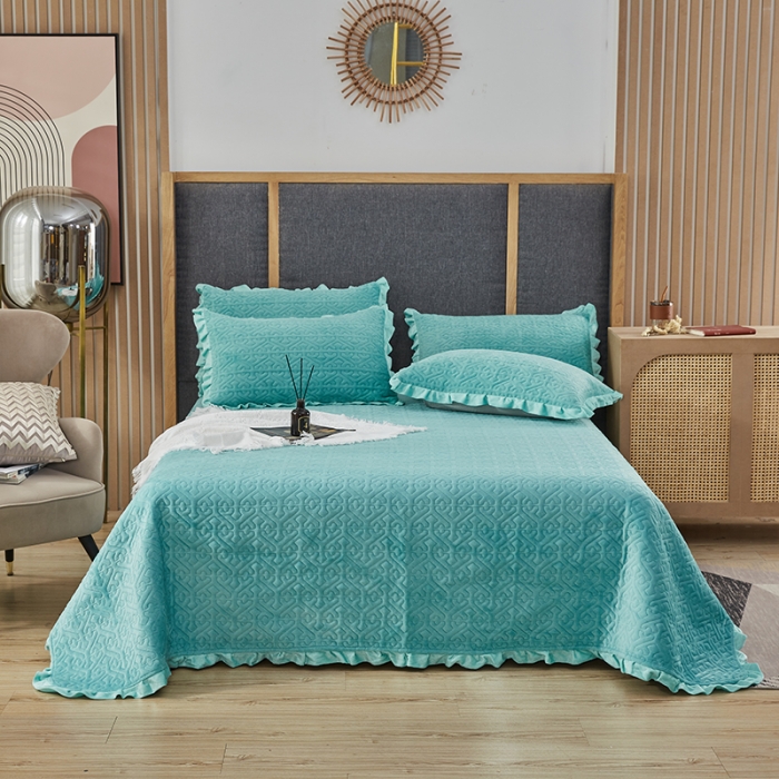 91家纺网 家纺一手货源 找家纺 佳梦家纺 2022新款牛奶绒纯色小花边床盖 绿色