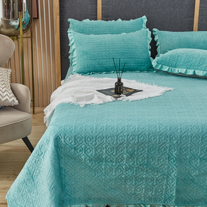 91家纺网 家纺一手货源 找家纺 佳梦家纺 2022新款牛奶绒纯色小花边床盖 绿色