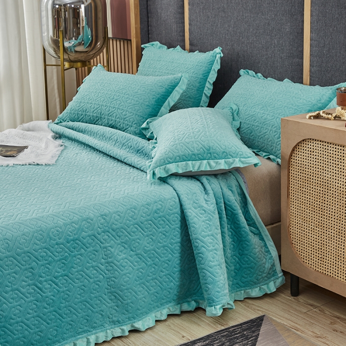 91家纺网 家纺一手货源 找家纺 佳梦家纺 2022新款牛奶绒纯色小花边床盖 绿色