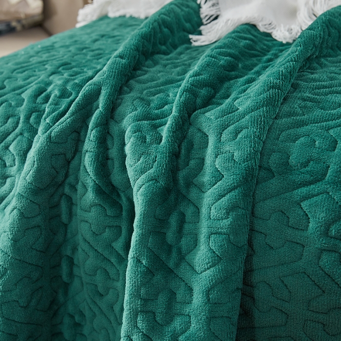 91家纺网 家纺一手货源 找家纺 佳梦家纺 2022新款牛奶绒纯色小花边床盖 墨绿