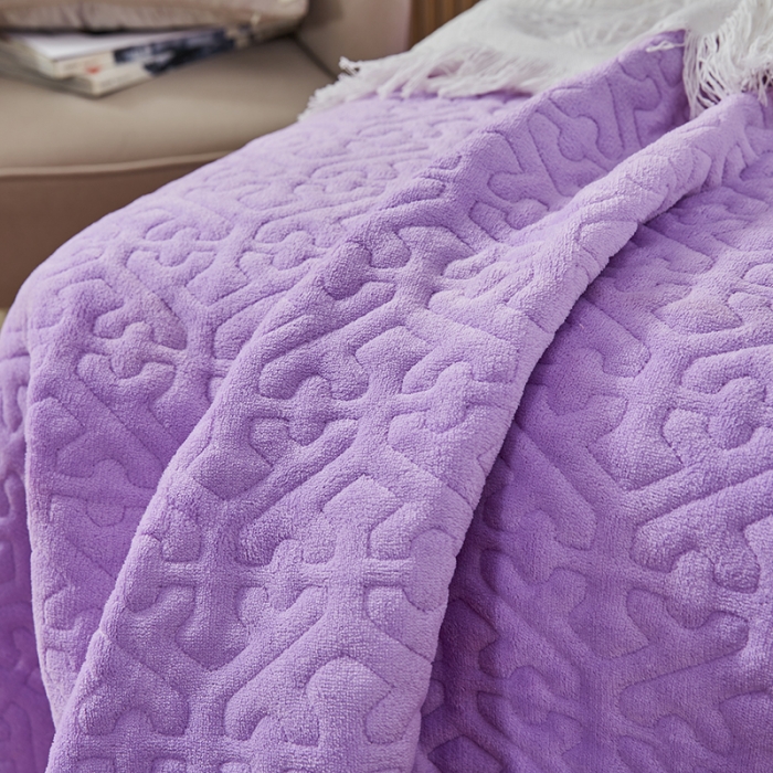 91家纺网 家纺一手货源 找家纺 佳梦家纺 2022新款牛奶绒纯色小花边床盖 紫色