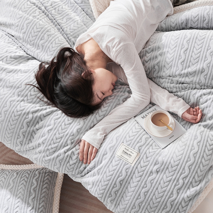 91家纺网 家纺一手货源 找家纺 新月家纺 2022新款雪花绒多功能被套 冷淡灰