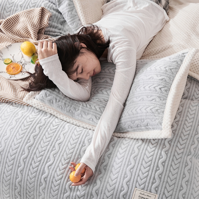 91家纺网 家纺一手货源 找家纺 新月家纺 2022新款雪花绒多功能被套 冷淡灰