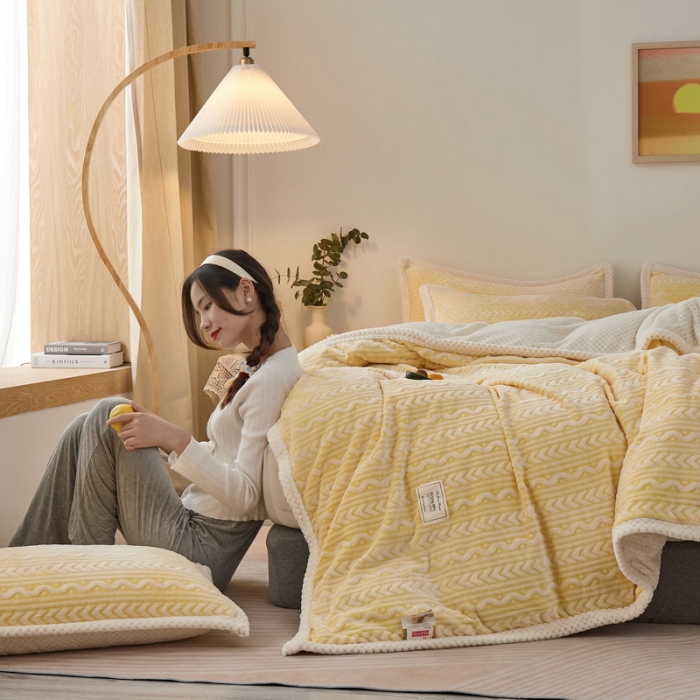 91家纺网 家纺一手货源 找家纺 新月家纺 2022新款雪花绒多功能被套 柠檬黄