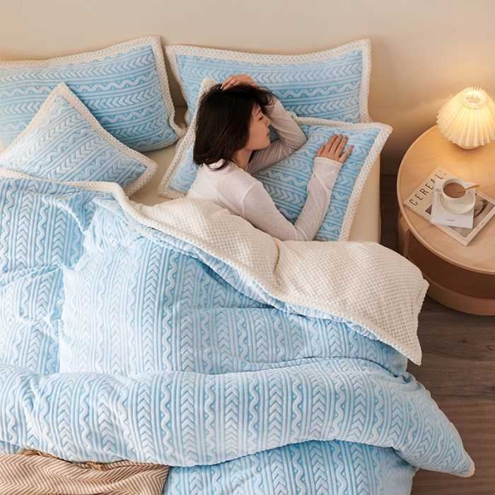 91家纺网 家纺一手货源 找家纺 新月家纺 2022新款雪花绒多功能被套 天空蓝