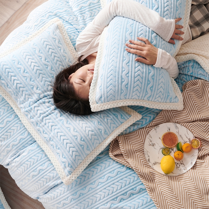 91家纺网 家纺一手货源 找家纺 新月家纺 2022新款雪花绒多功能被套 天空蓝