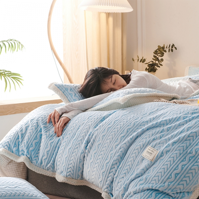 91家纺网 家纺一手货源 找家纺 新月家纺 2022新款雪花绒多功能被套 天空蓝