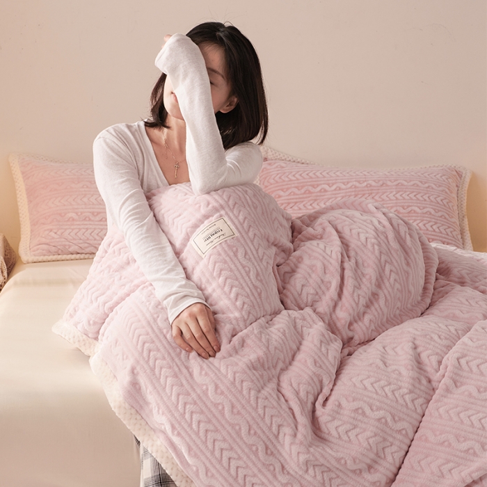 91家纺网 家纺一手货源 找家纺 新月家纺 2022新款雪花绒多功能被套 樱花粉