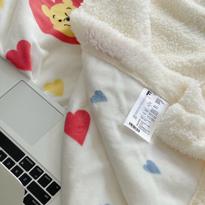 91家纺网 家纺一手货源 找家纺 时年 2022新款牛奶绒拼羊羔绒毯 爱心维尼