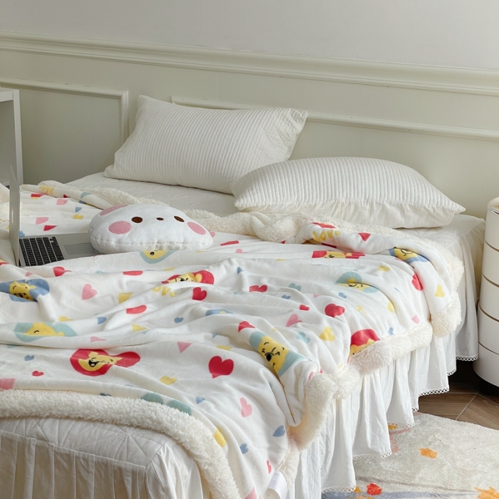 91家纺网 家纺一手货源 找家纺 时年 2022新款牛奶绒拼羊羔绒毯 爱心维尼