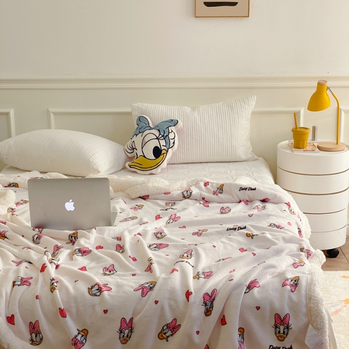 91家纺网 家纺一手货源 找家纺 时年 2022新款牛奶绒拼羊羔绒毯 黛西甜甜