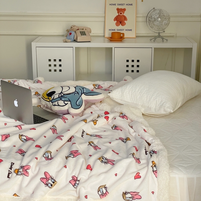 91家纺网 家纺一手货源 找家纺 时年 2022新款牛奶绒拼羊羔绒毯 黛西甜甜