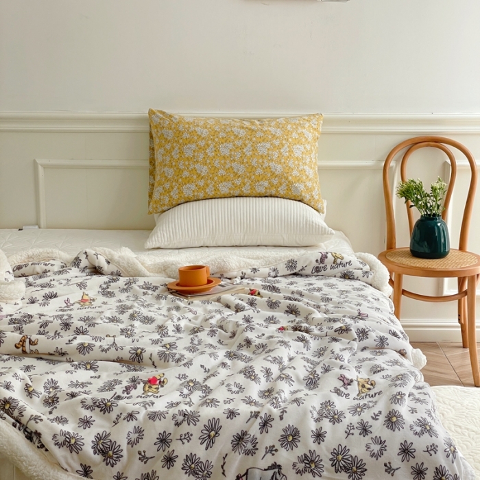 91家纺网 家纺一手货源 找家纺 时年 2022新款牛奶绒拼羊羔绒毯 郊游维尼