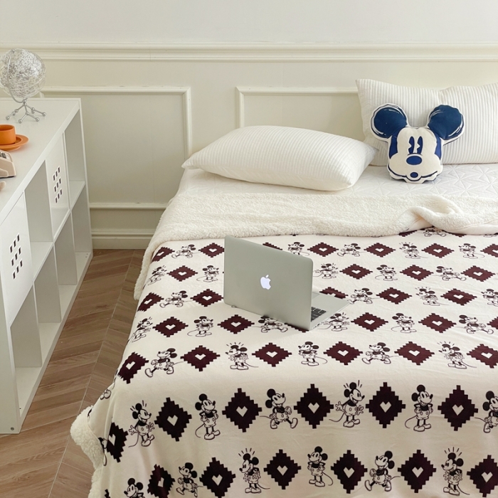 91家纺网 家纺一手货源 找家纺 时年 2022新款牛奶绒拼羊羔绒毯 经典米奇