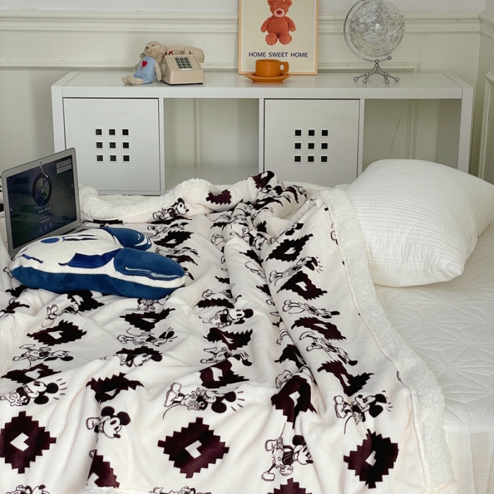 91家纺网 家纺一手货源 找家纺 时年 2022新款牛奶绒拼羊羔绒毯 经典米奇