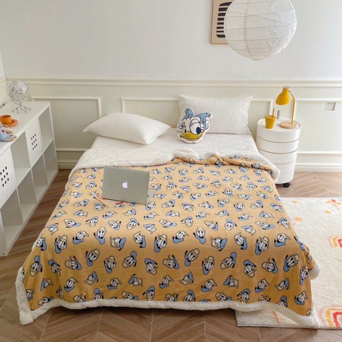 91家纺网 家纺一手货源 找家纺 时年 2022新款牛奶绒拼羊羔绒毯 酷酷鸭