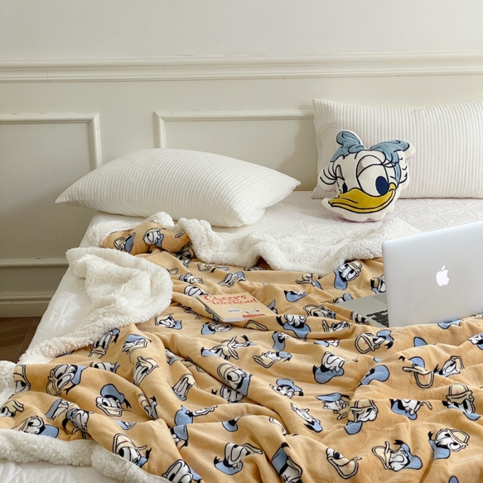 91家纺网 家纺一手货源 找家纺 时年 2022新款牛奶绒拼羊羔绒毯 酷酷鸭