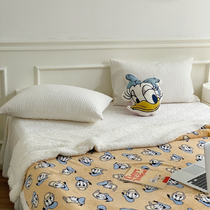 91家纺网 家纺一手货源 找家纺 时年 2022新款牛奶绒拼羊羔绒毯 酷酷鸭