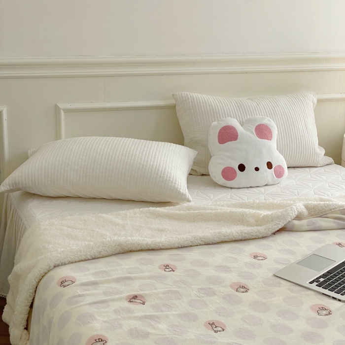 91家纺网 家纺一手货源 找家纺 时年 2022新款牛奶绒拼羊羔绒毯 萌萌兔