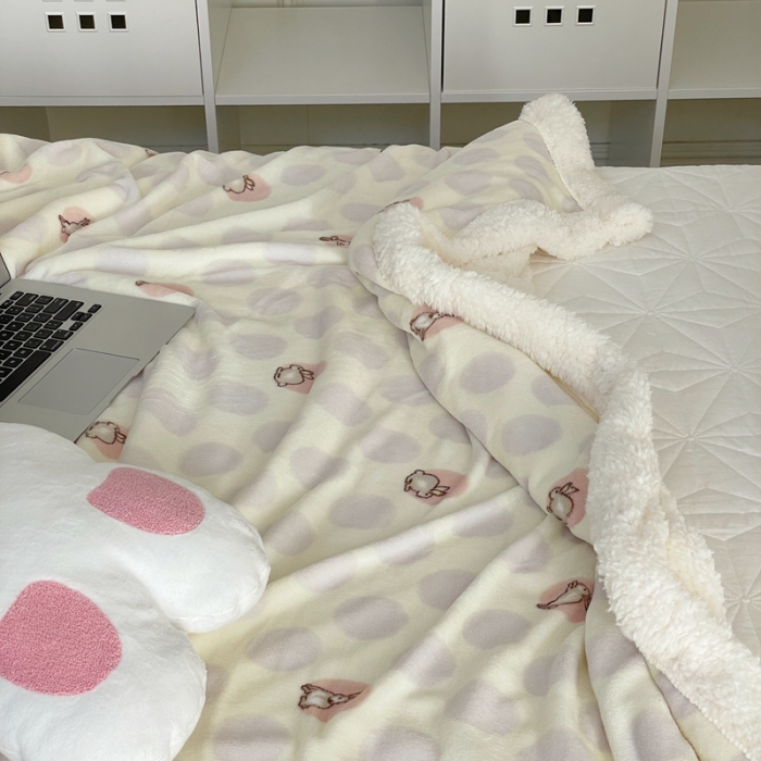 91家纺网 家纺一手货源 找家纺 时年 2022新款牛奶绒拼羊羔绒毯 萌萌兔