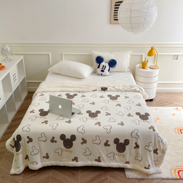 91家纺网 家纺一手货源 找家纺 时年 2022新款牛奶绒拼羊羔绒毯 米奇印章