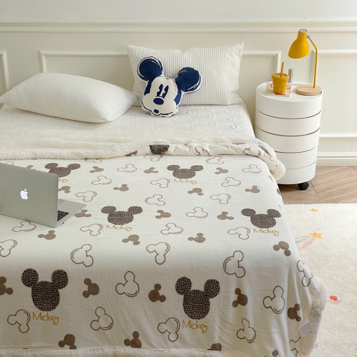 91家纺网 家纺一手货源 找家纺 时年 2022新款牛奶绒拼羊羔绒毯 米奇印章