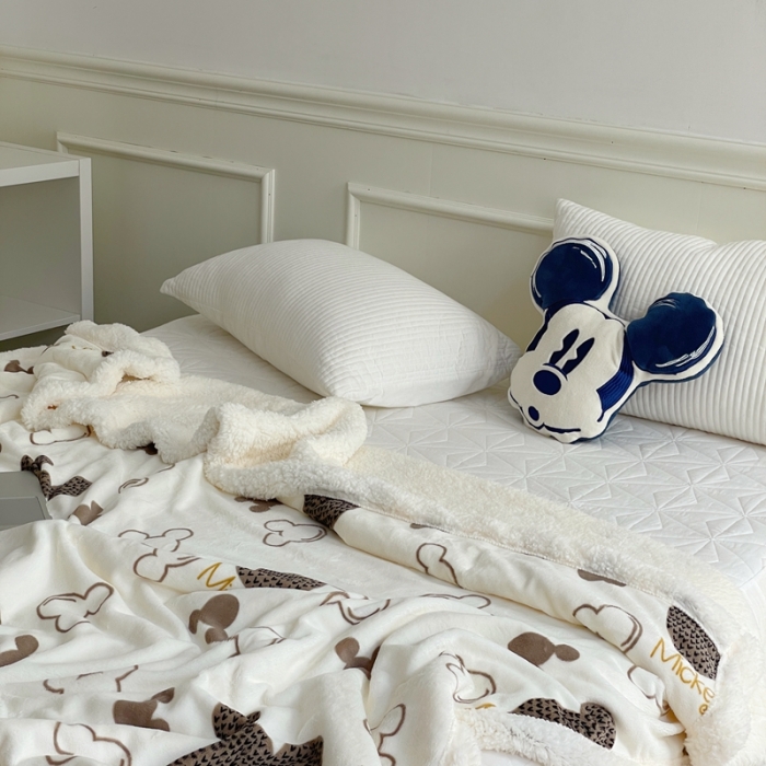 91家纺网 家纺一手货源 找家纺 时年 2022新款牛奶绒拼羊羔绒毯 米奇印章