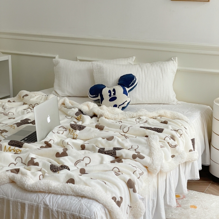 91家纺网 家纺一手货源 找家纺 时年 2022新款牛奶绒拼羊羔绒毯 米奇印章