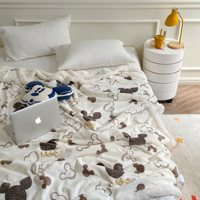 91家纺网 家纺一手货源 找家纺 时年 2022新款牛奶绒拼羊羔绒毯 米奇印章