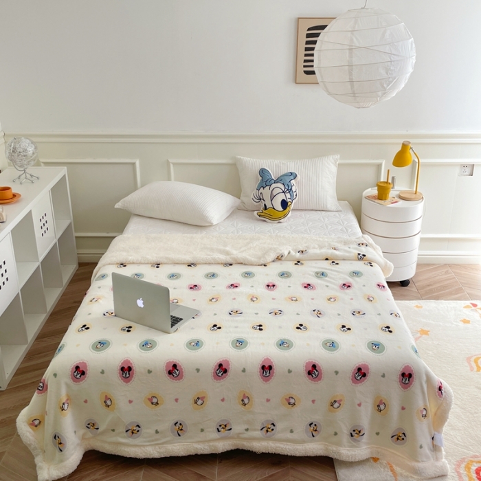 91家纺网 家纺一手货源 找家纺 时年 2022新款牛奶绒拼羊羔绒毯 妙妙屋